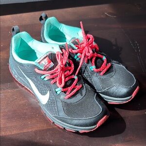 Nike Women's Black and Pink Running Shoes